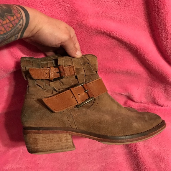 Tan ankle booties - Picture 3 of 3